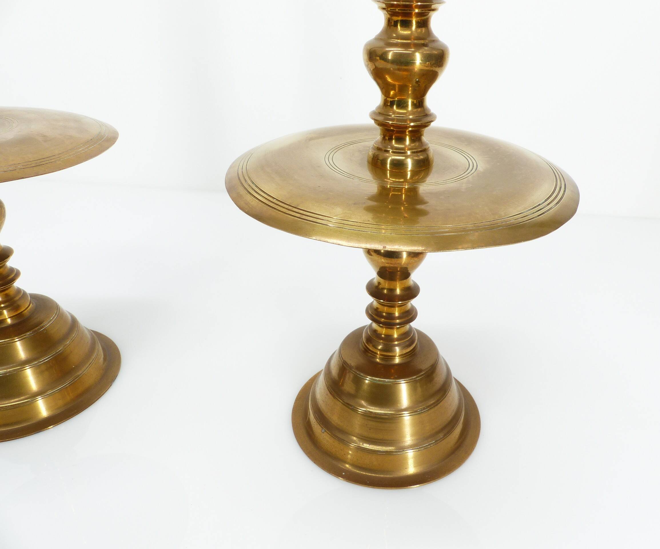 Pair of altar candlesticks in brass, Vietnam, 20th century