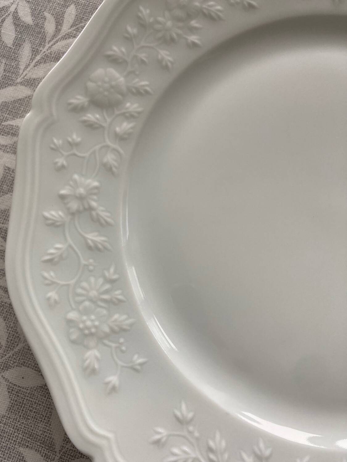 Set of 19 Pont aux Choux reissue plates