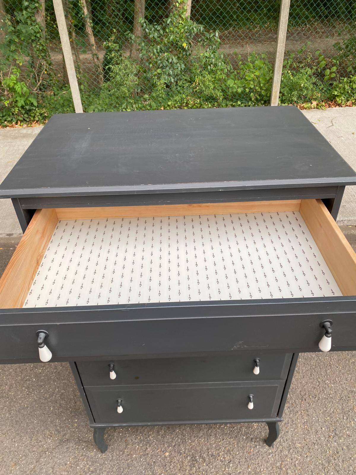 Chiffonnier commode scandinave 5 tiroirs gris anthracite en bois massif