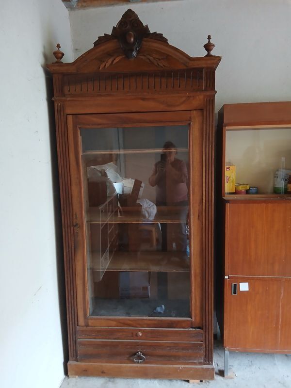 Antique bonnetière