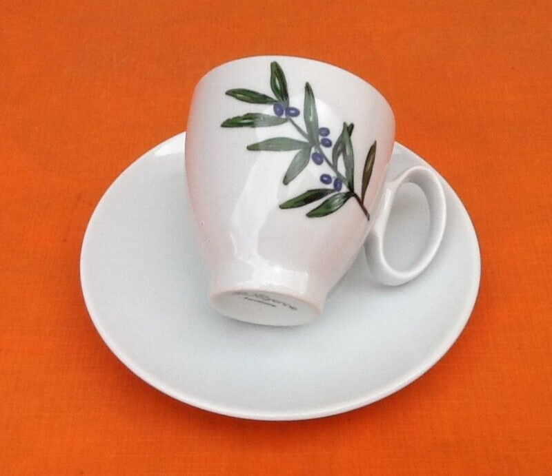 Set of 2 Guy Degrenne porcelain coffee cups with saucers