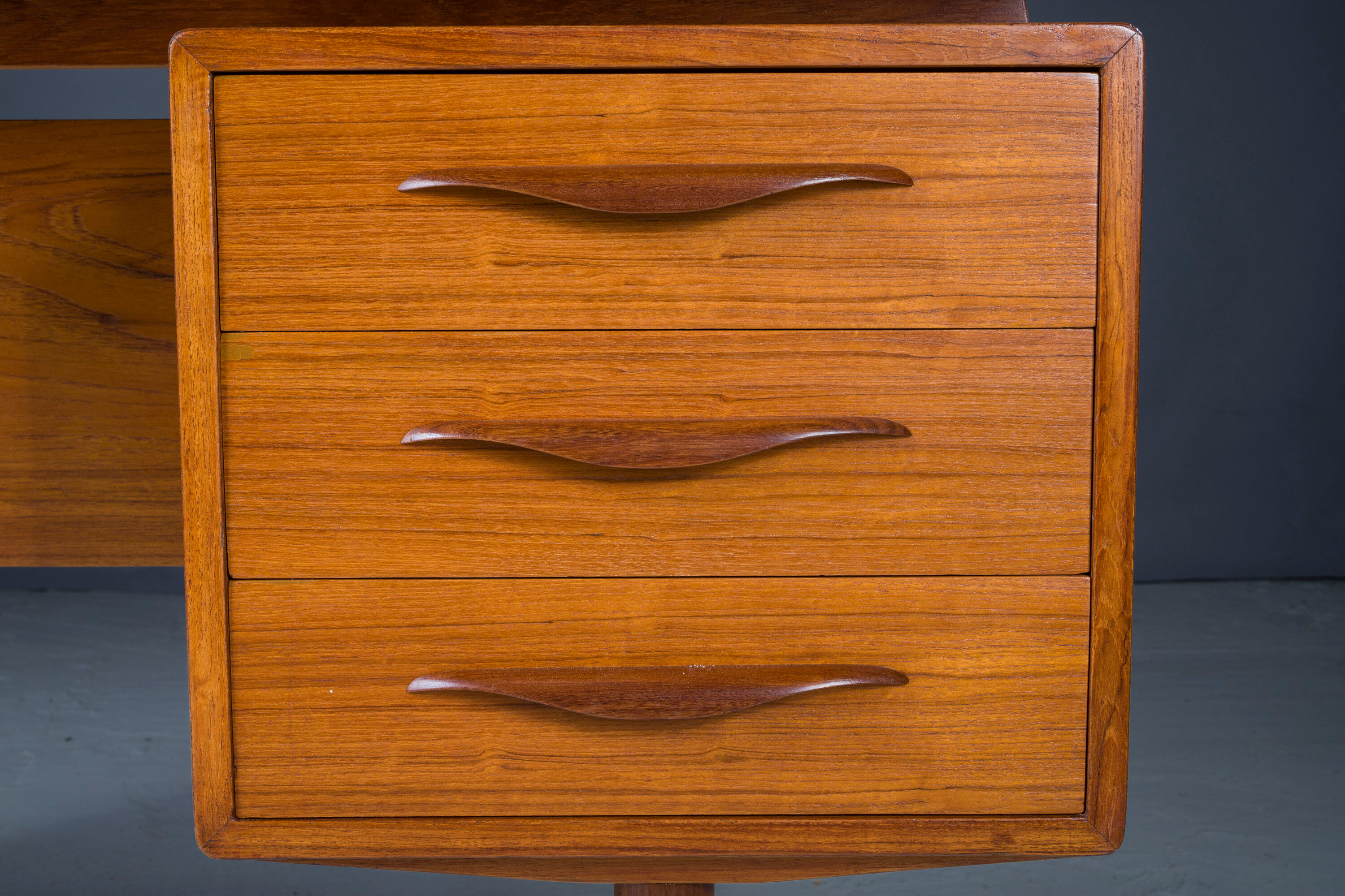 Mid-Century Danish Desk in Teak, 1970s