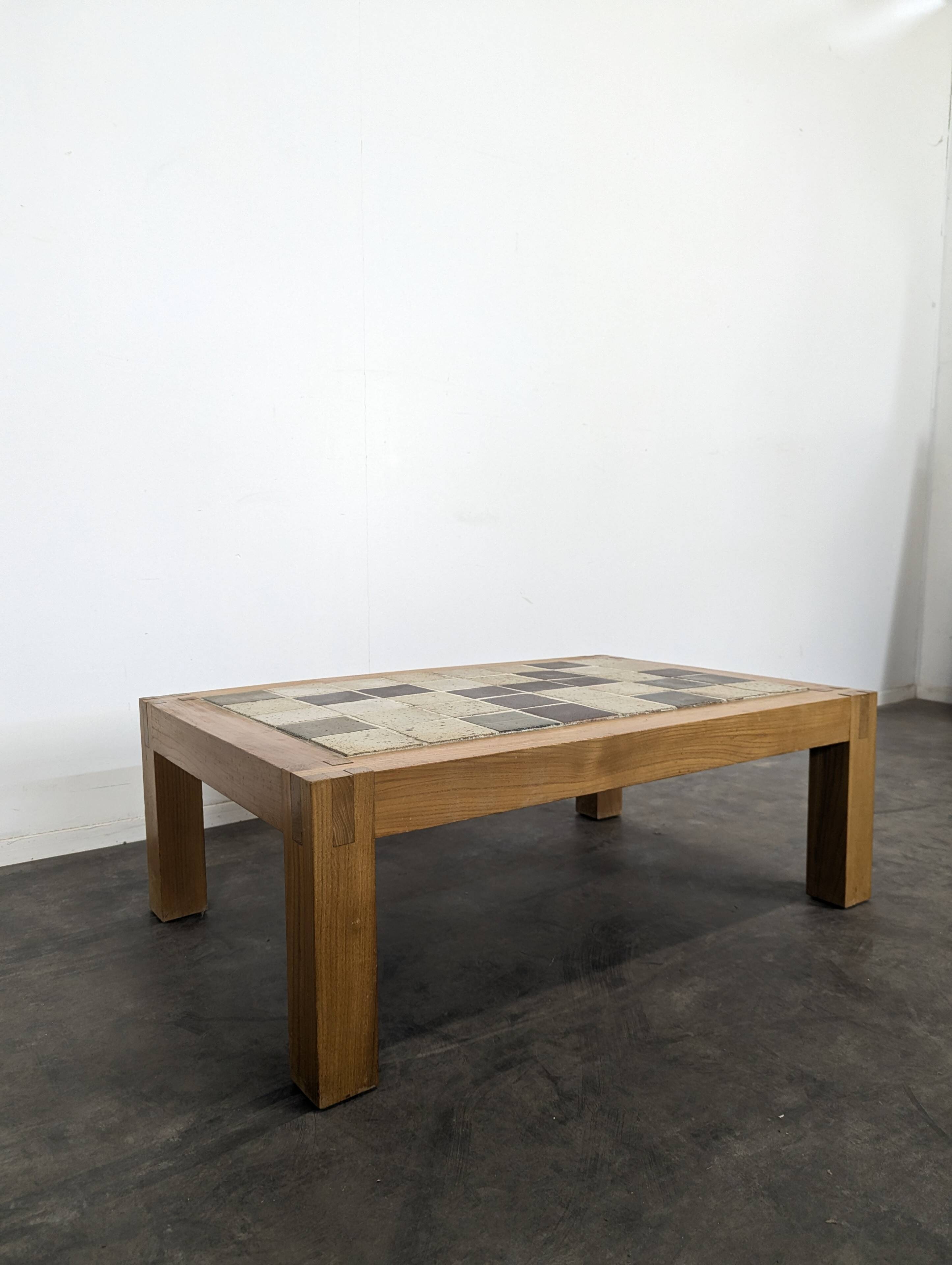 Table basse Maison Regain en orme massif et grès céram