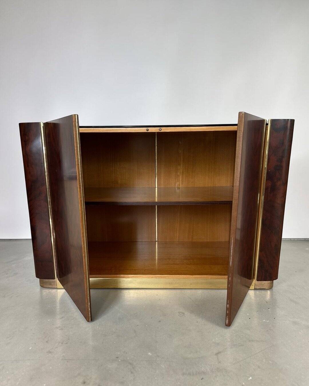 Dry bar in walnut and brass with a mirrored top, Italy 1970.