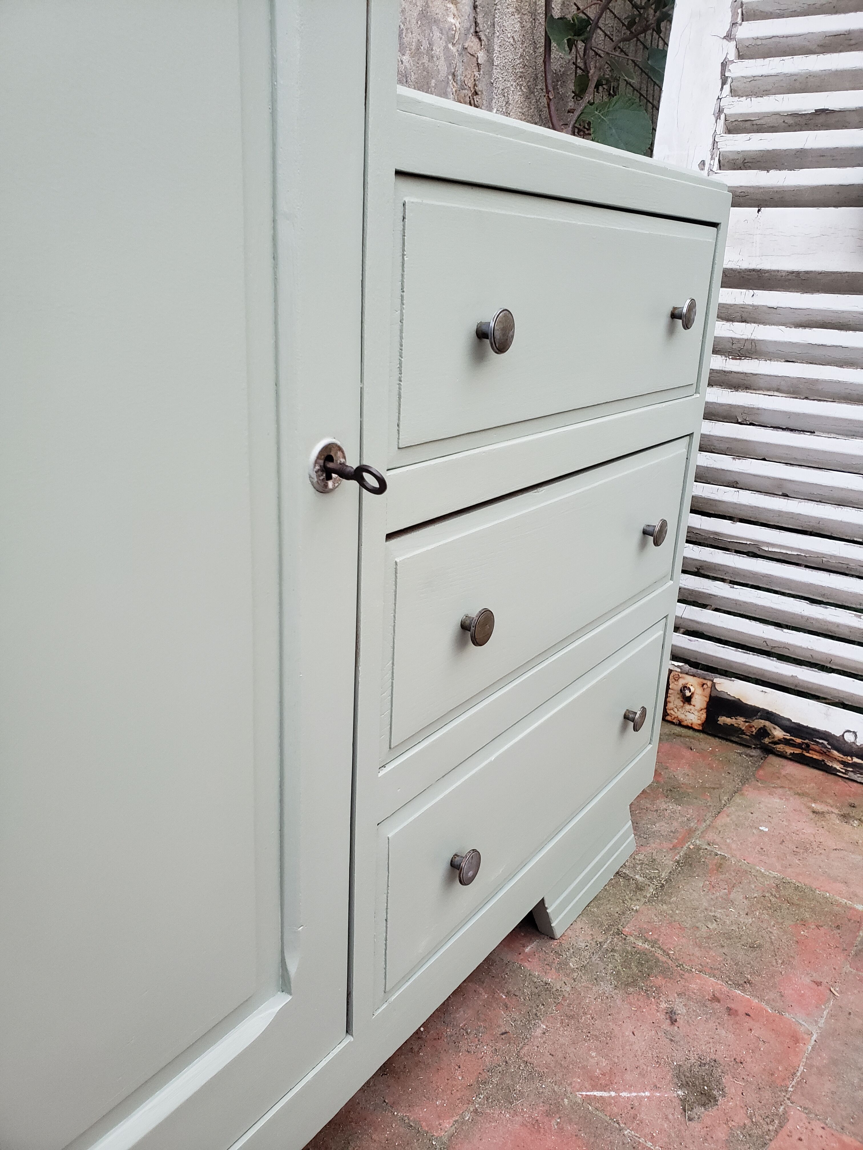 Commode asymétrique vintage vert lichen