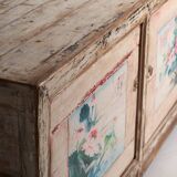 Ancien buffet blanc à motifs floraux (vers 1870)