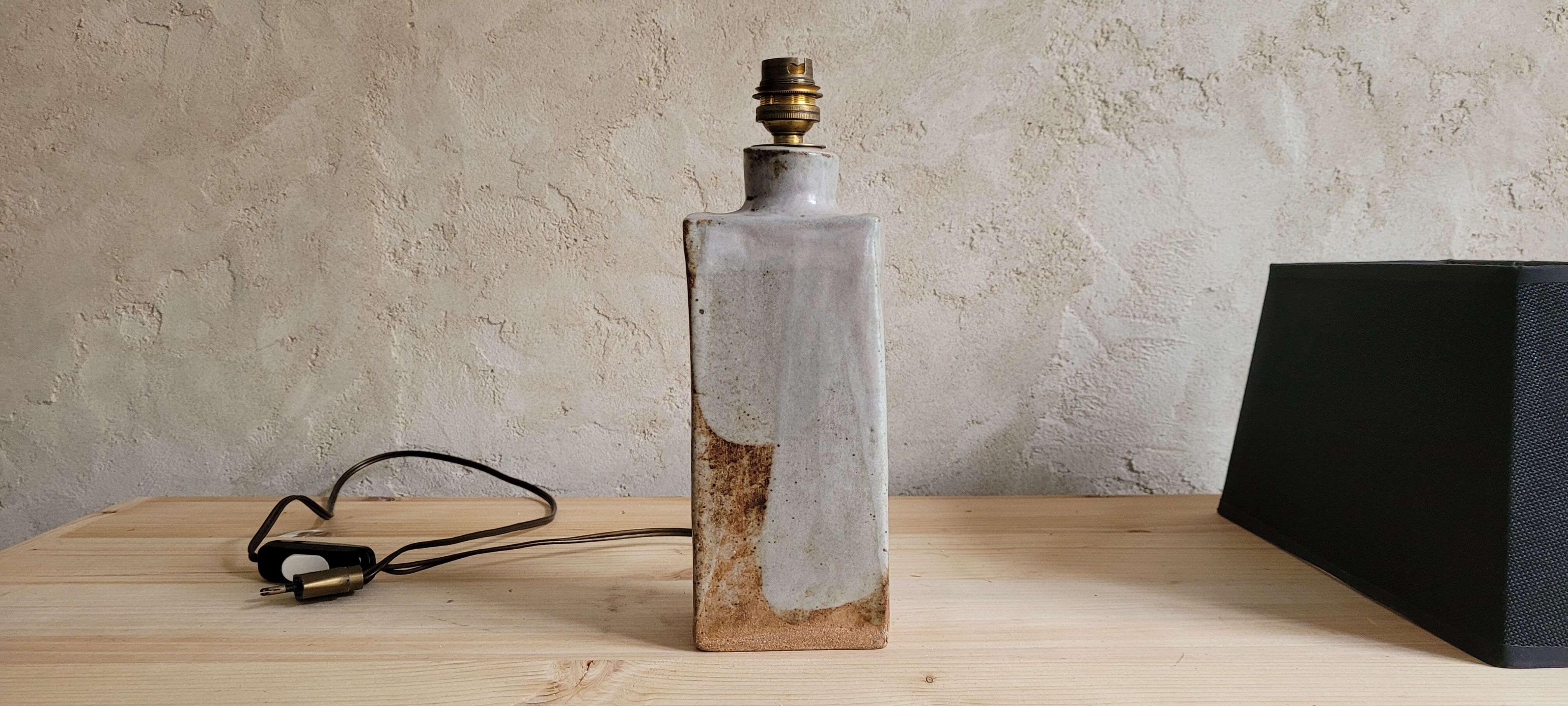 Table lamp in glazed stoneware