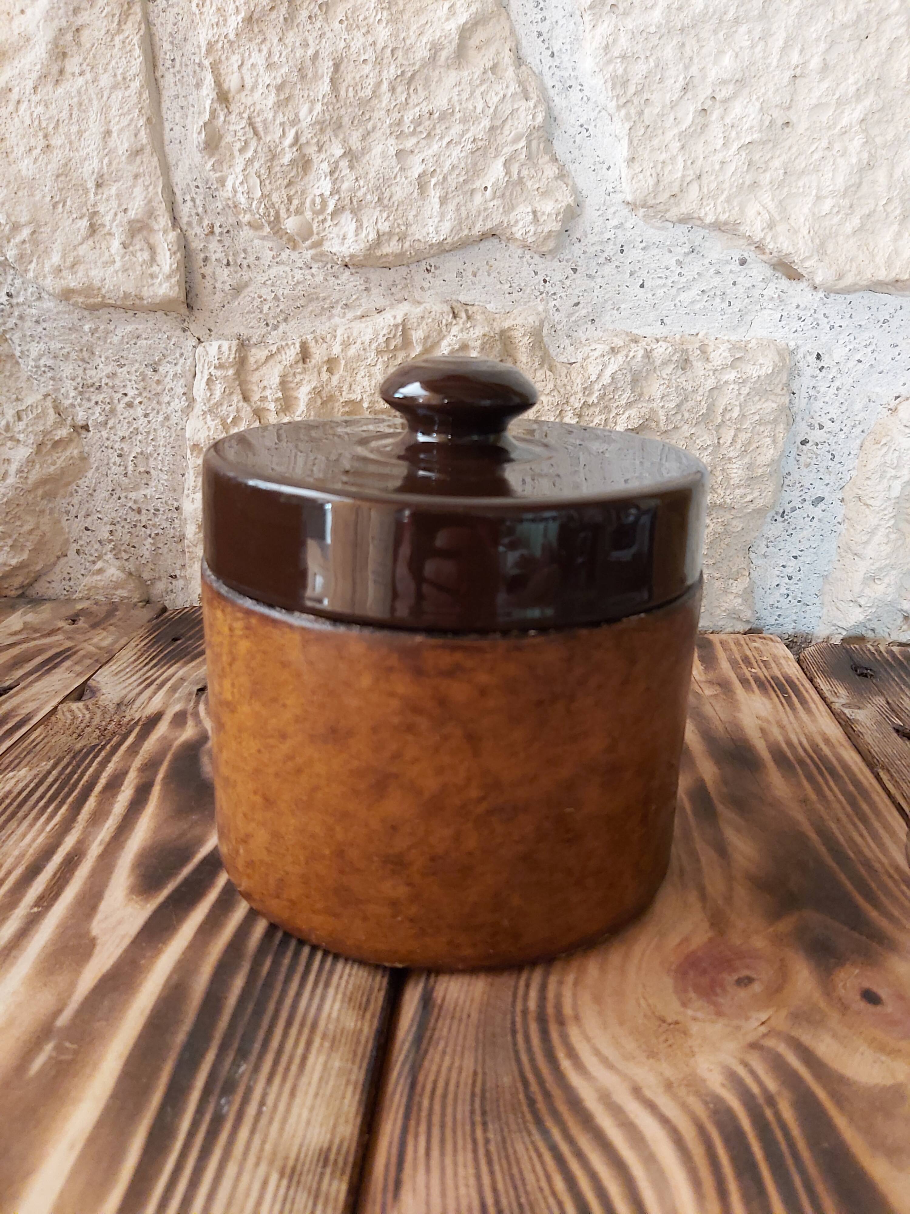 Tobacco pot with humidifier