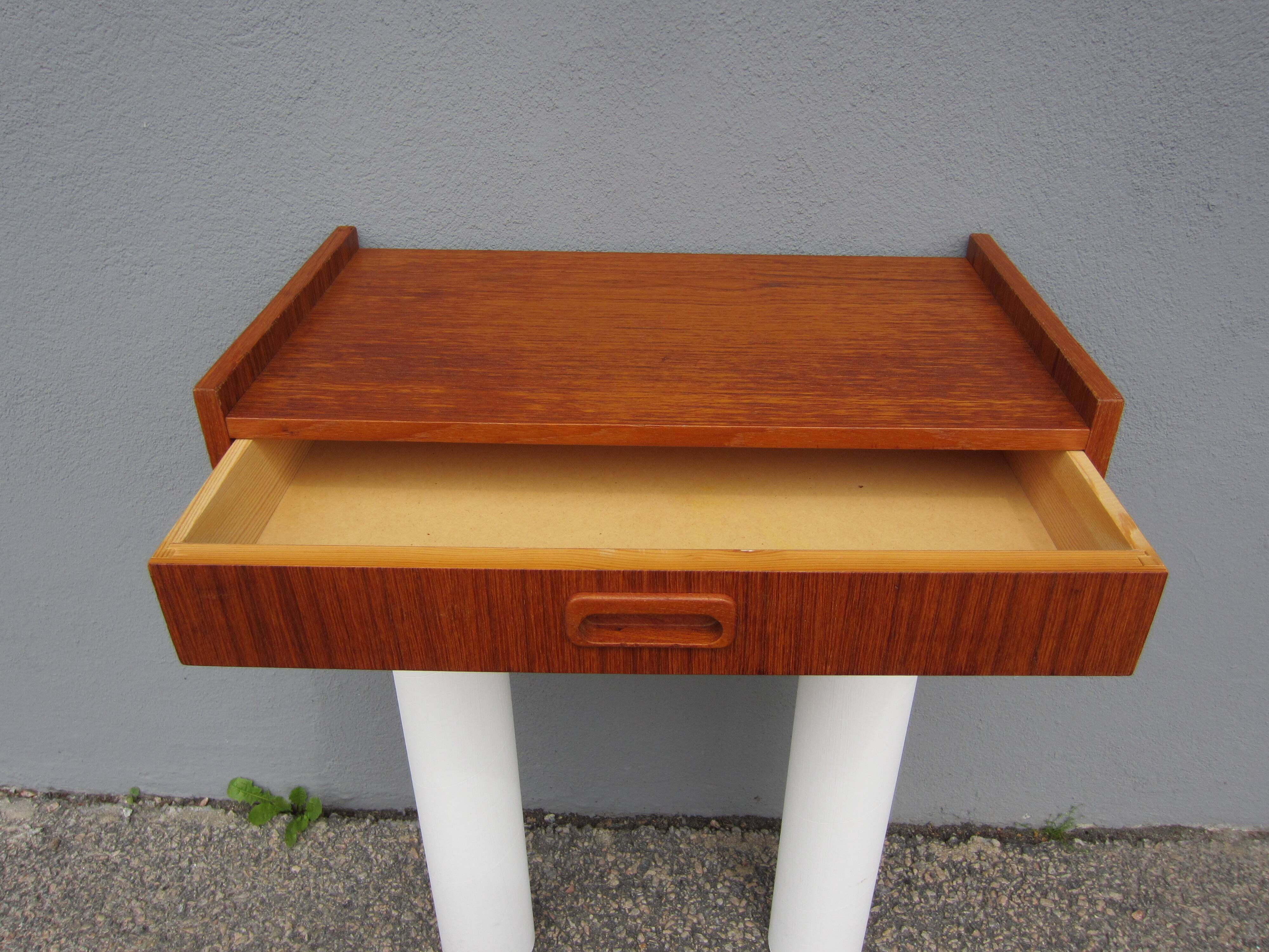 Scandinavian wall shelf with drawer