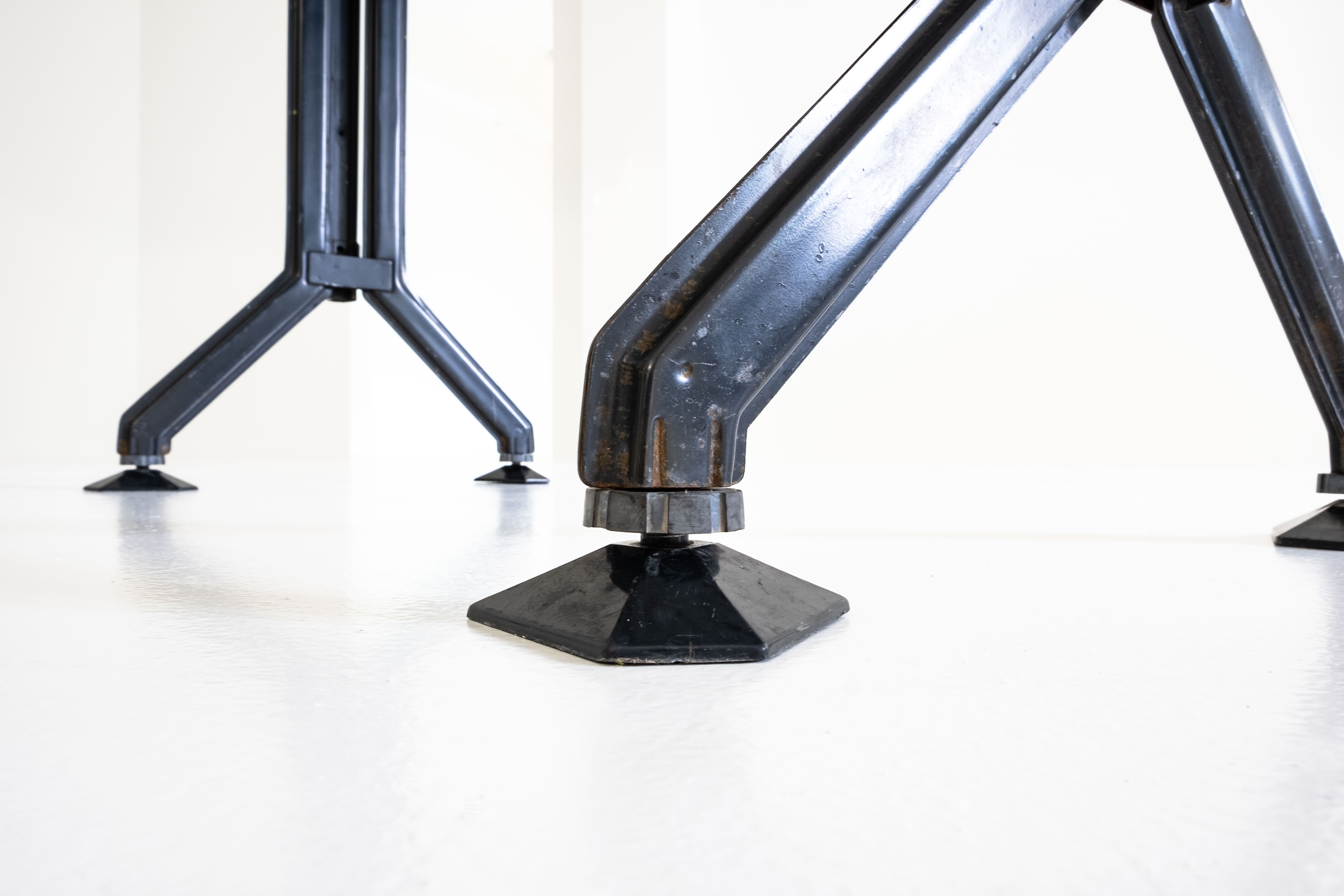 ARCO Side Desk (Arredamenti Metallici Serie "ARCO") by B.B.P.R. Studio for Olivetti, 1963