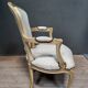Fauteuil laqué blanc de style Louis XV