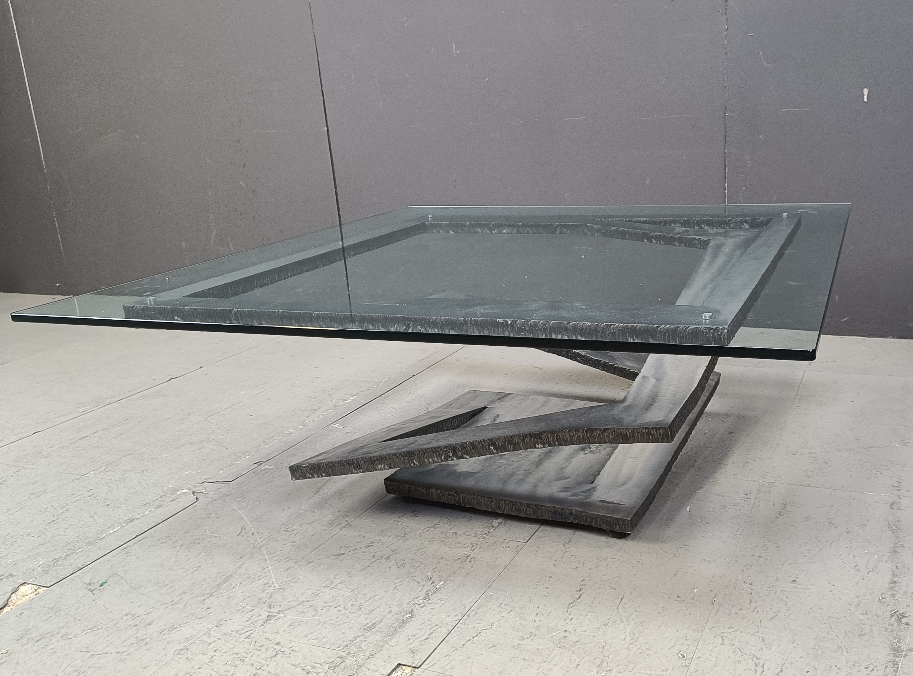 Table basse Fleur de Fer par Maurice Barilone, années 1980.