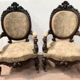 Paire de fauteuils a médaillons en bois sculpté XIX siècle
