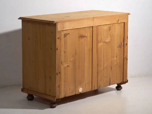 Antique solid wood chest of drawers (circa 1920)