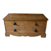 English style chest of drawers in pine