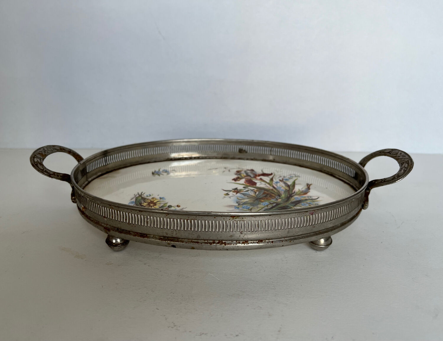 Small top in silver metal and earthenware