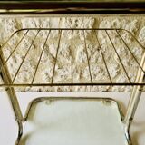 Table d'appoint en verre et laiton avec porte revues, circa 1970