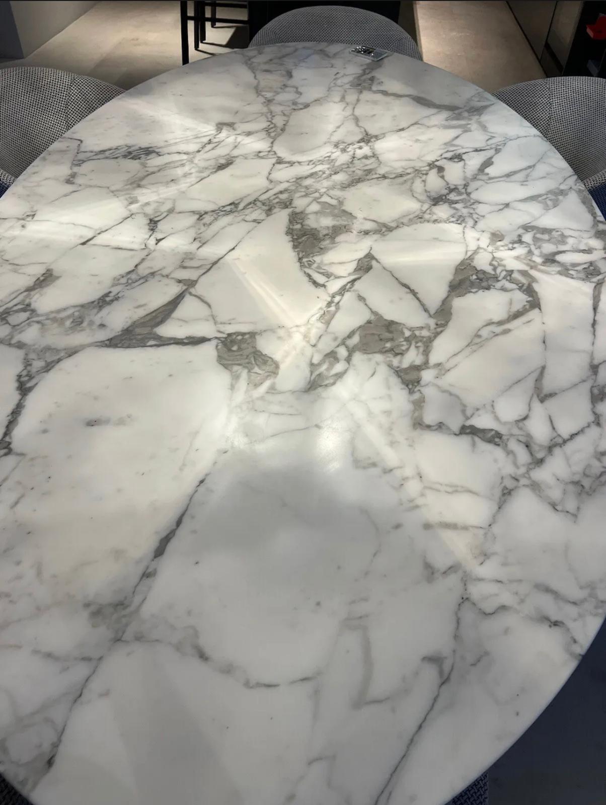 Oval dining table by Eero Saarinen for Knoll studio