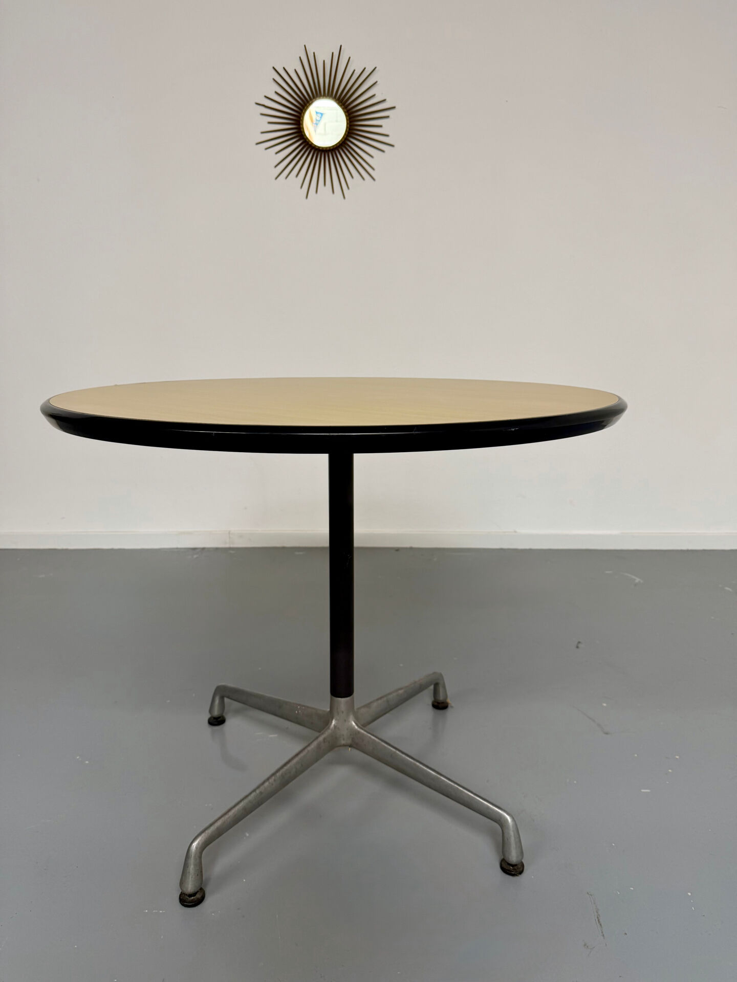 Eames Contract round table for Herman Miller, 1960s.