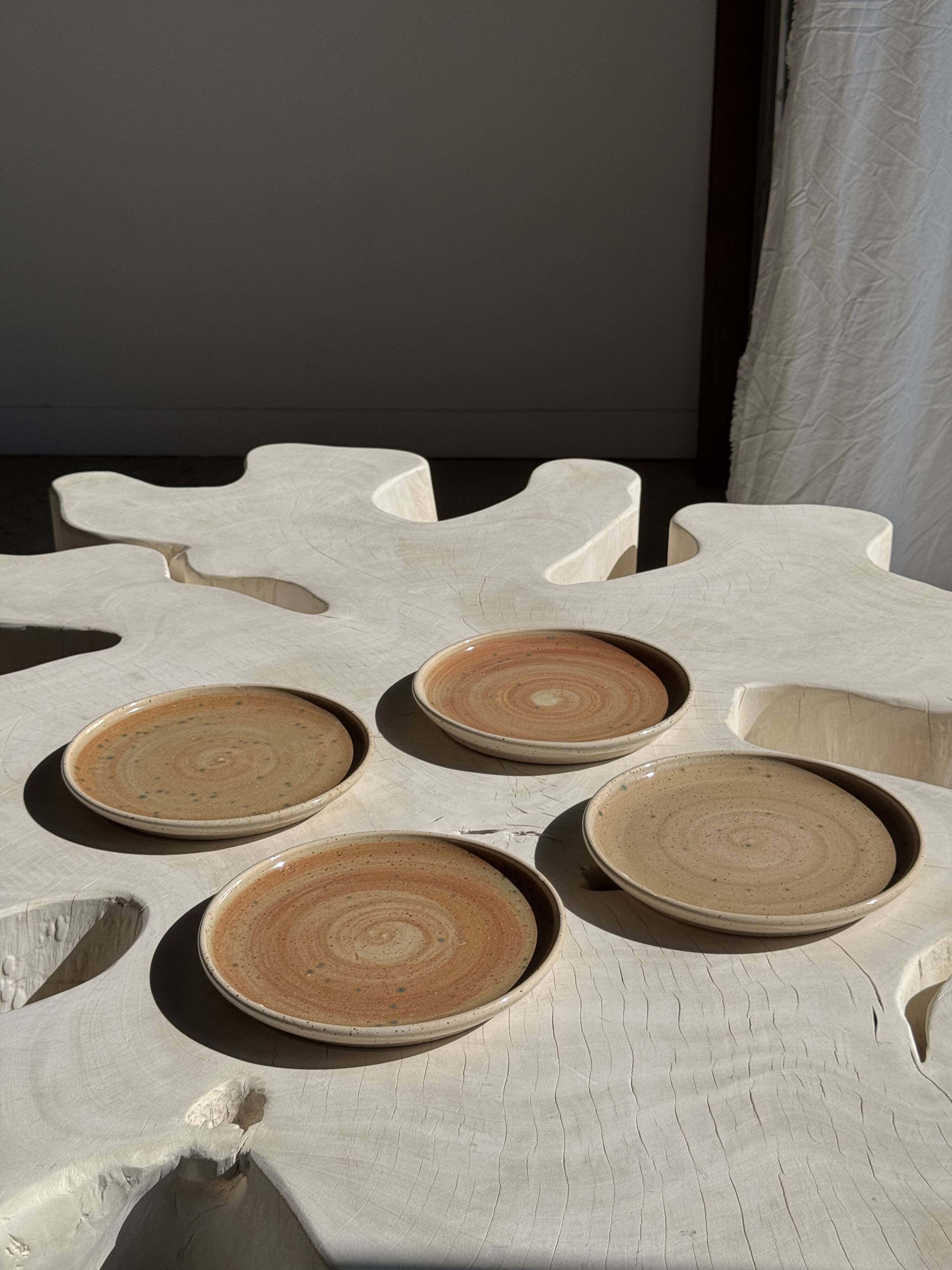 Set of 4 hand-painted Pornic stoneware plates D21