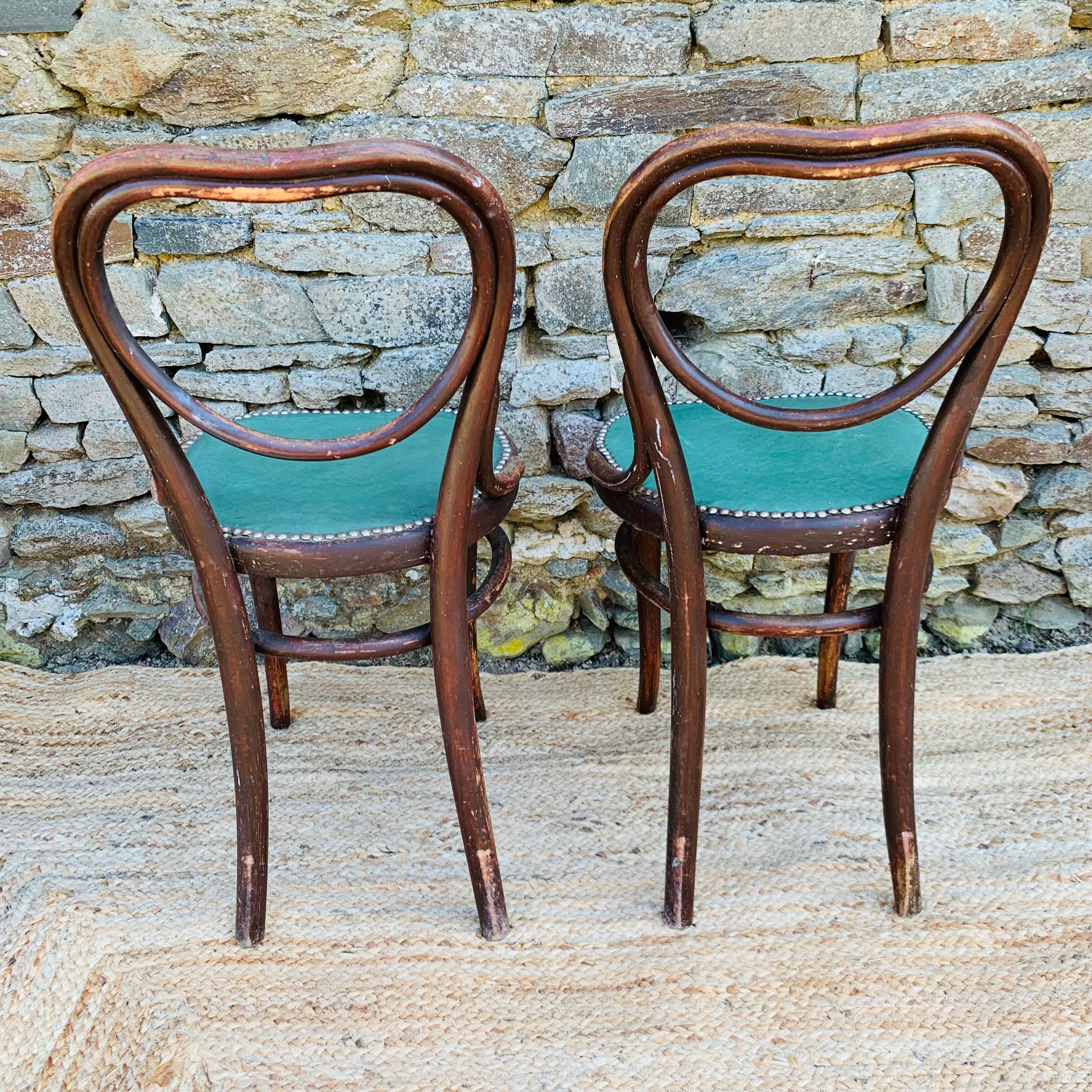 Pair of chairs Thonet n°28 model heart late nineteenth