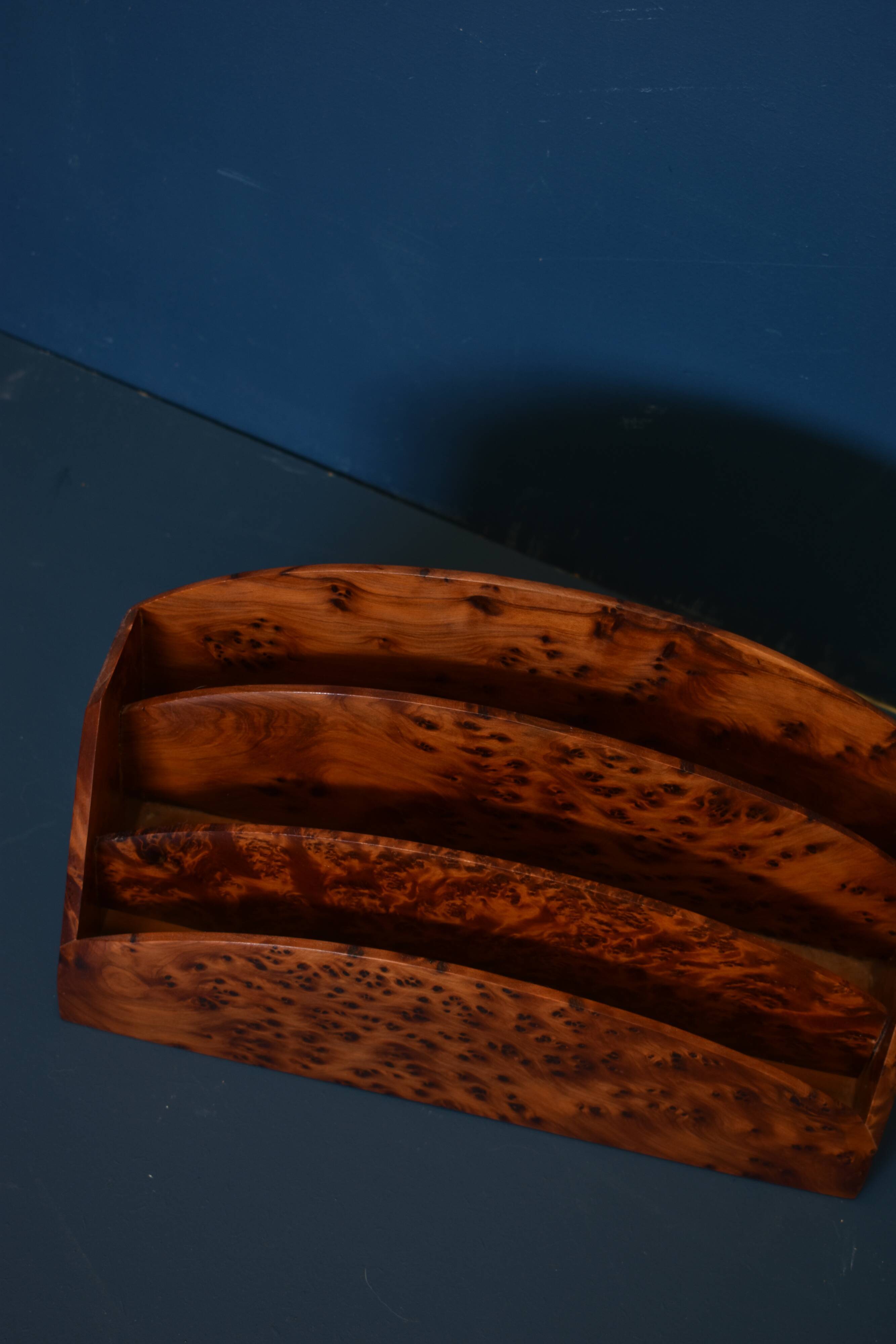 Porte-lettres en loupe d'orme