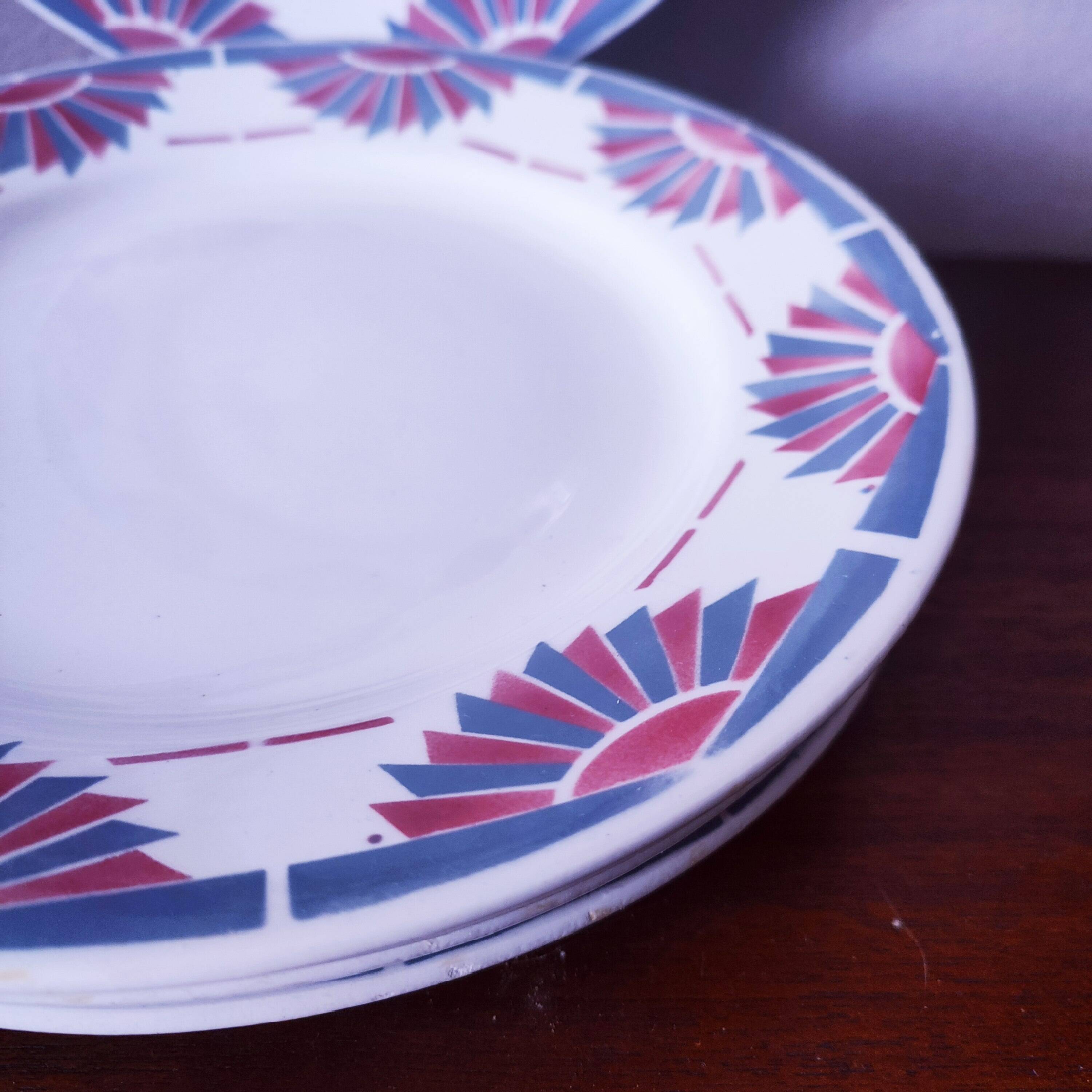 6 Art Deco earthenware dinner plates