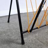 Table d'appoint porte-journaux  1960