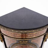 Commode d'angle ancienne, France, milieu du XIXe siècle.