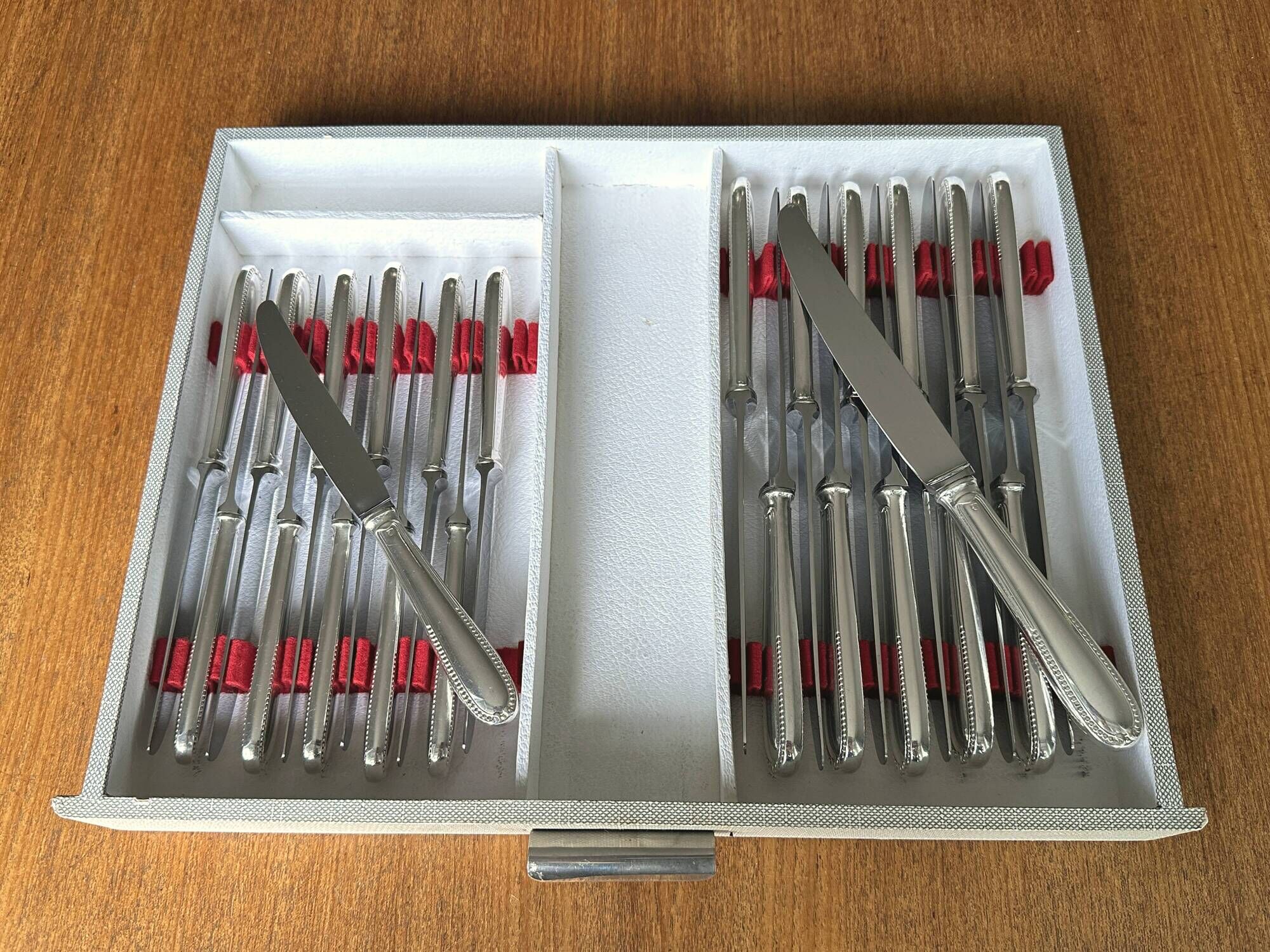 Complete silver-plated cutlery set of 61 pieces, Pearls model - in good condition.