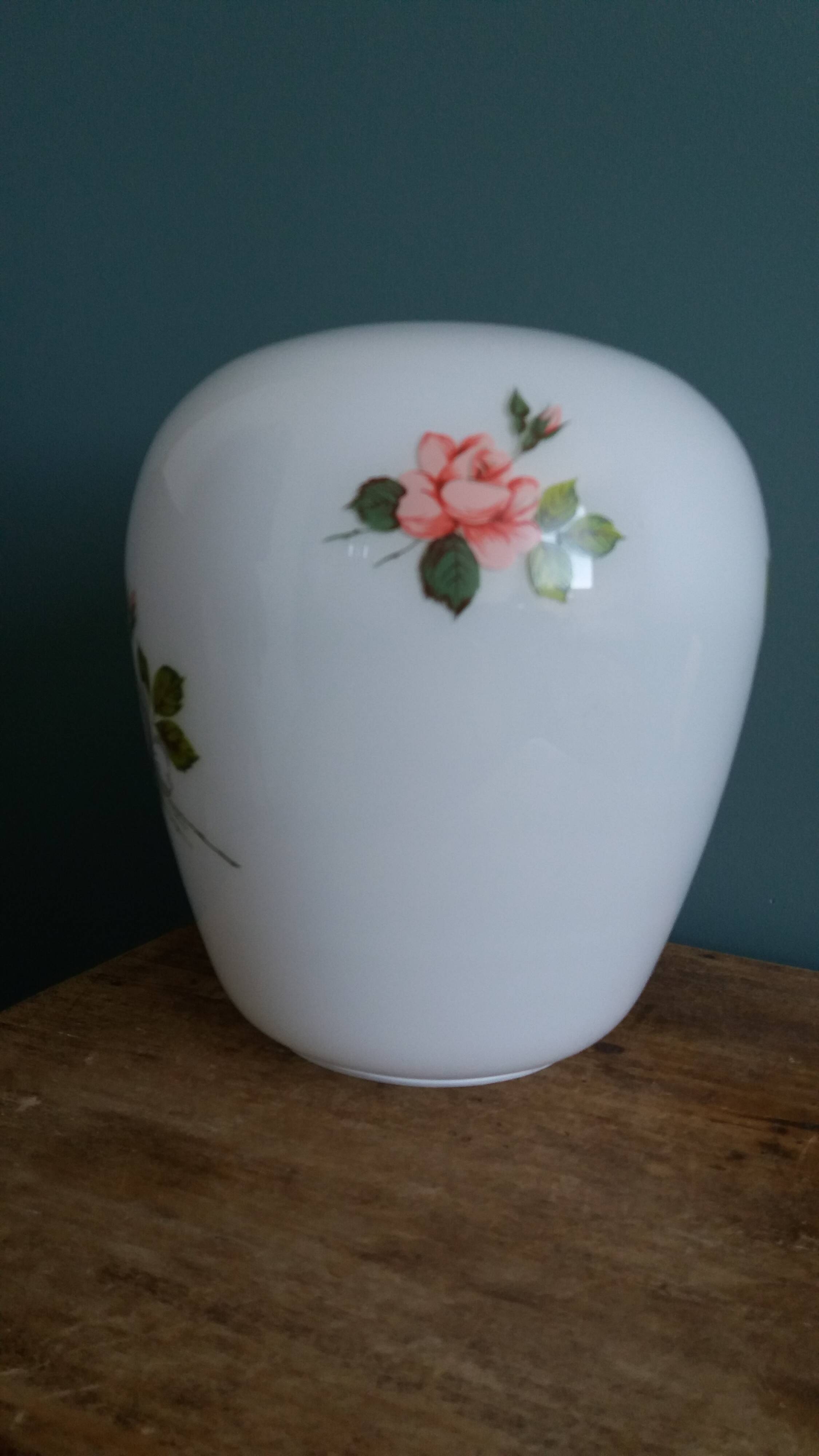 Tulip lampshade in glass, opaline