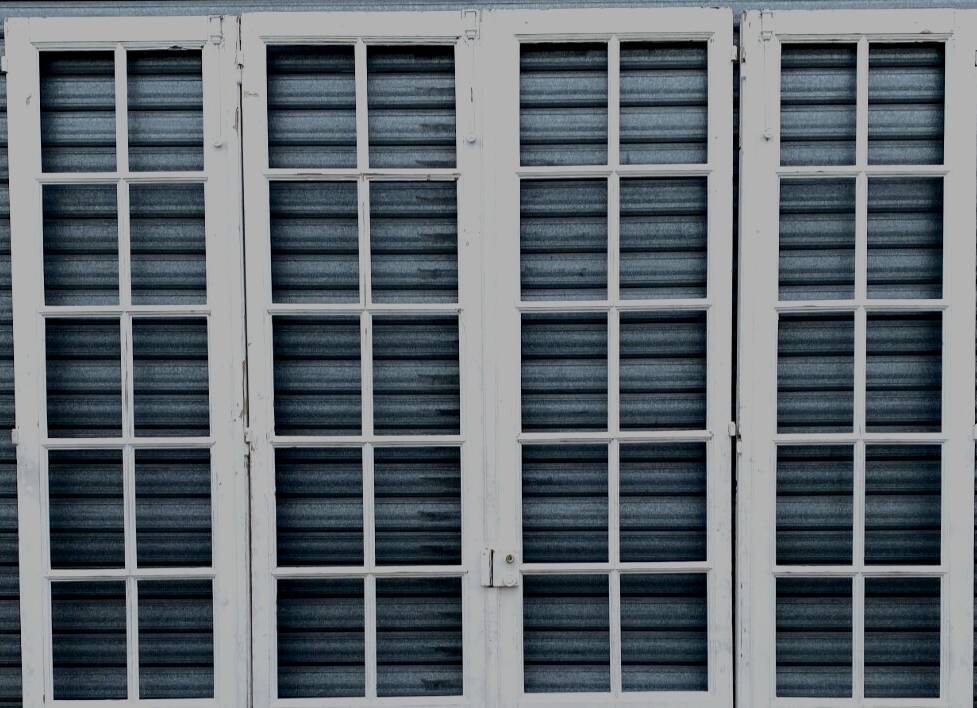 Suite of four passage doors with small tiles 20th century