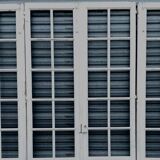 Suite de quatre portes de passage a petits carreaux XX siècle
