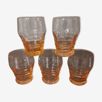 5 verres en verre rose