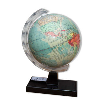 Decorative world map that is dated 1985