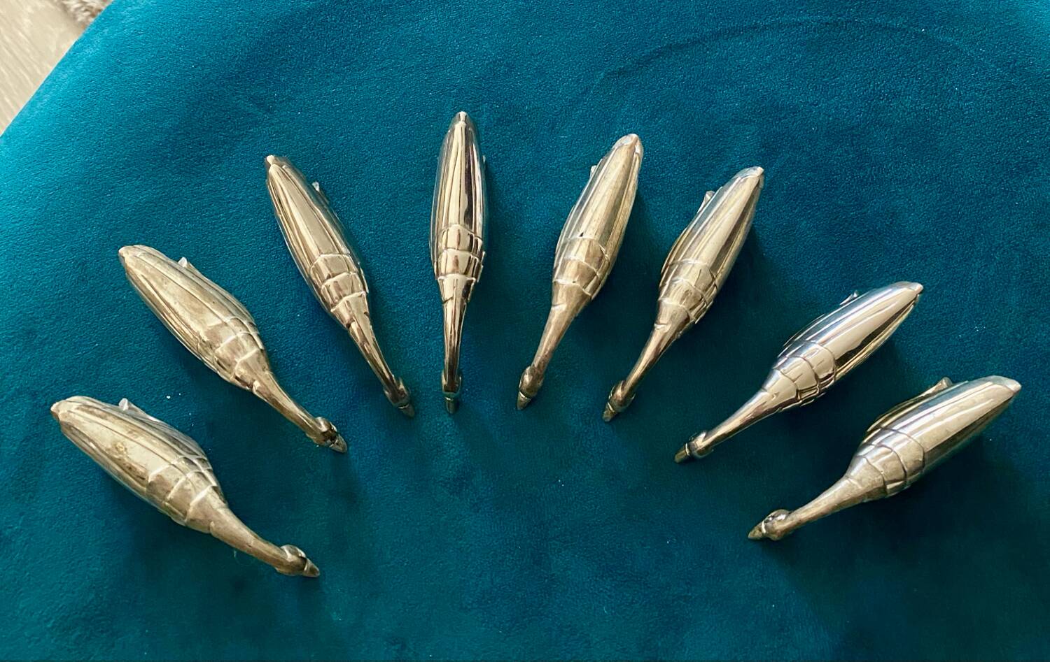 8 silver-colored metal goose-shaped knife holders