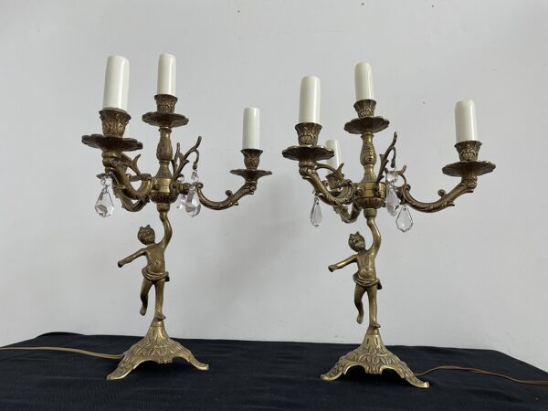 Paire de girandoles, candélabres, bronze, putti, cristal, 4 feux, pampilles, fin XIXème