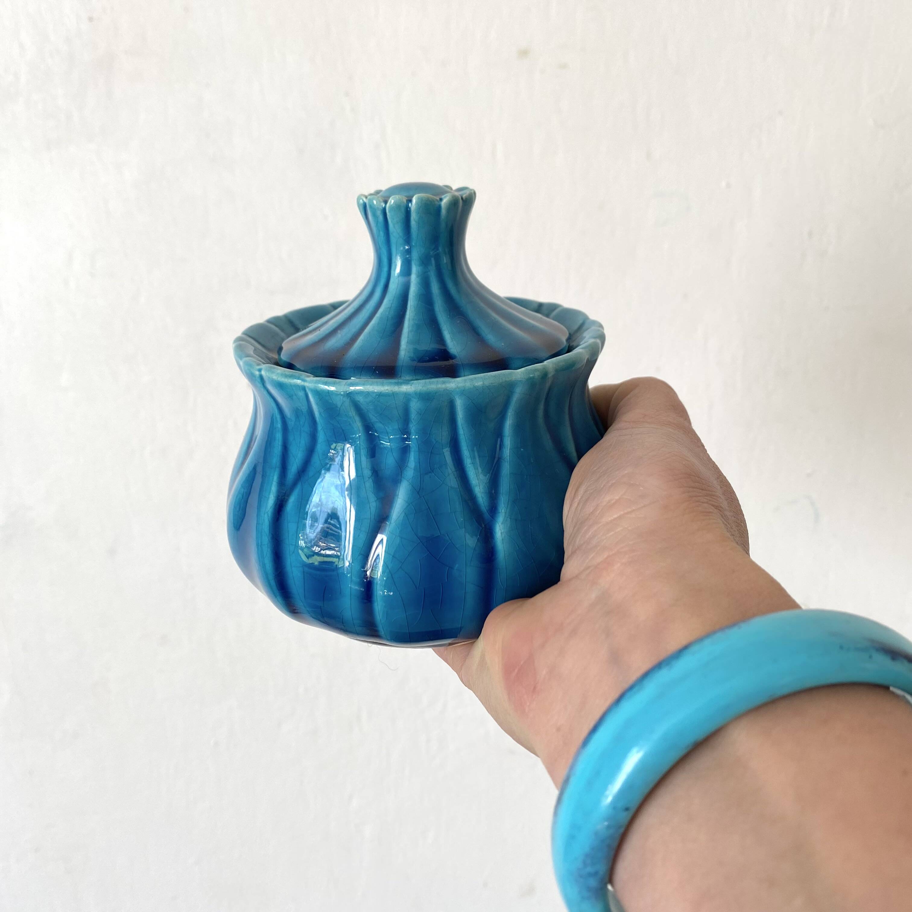 Slop jar in earthenware