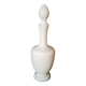 carafe en opaline blanche