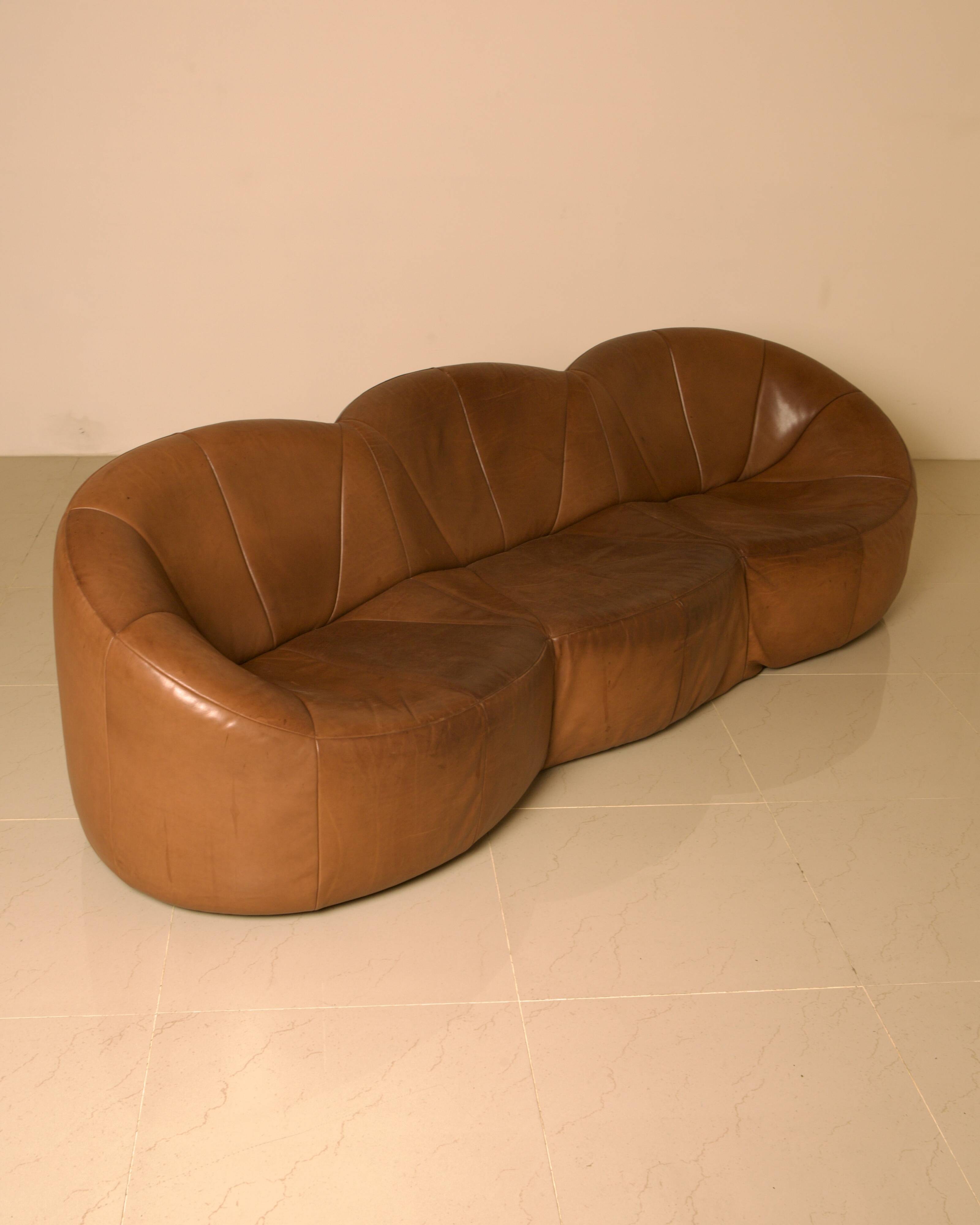 "Pumpkin" 3-seater canapé in patinated brown leather by Pierre Paulin for Arti.