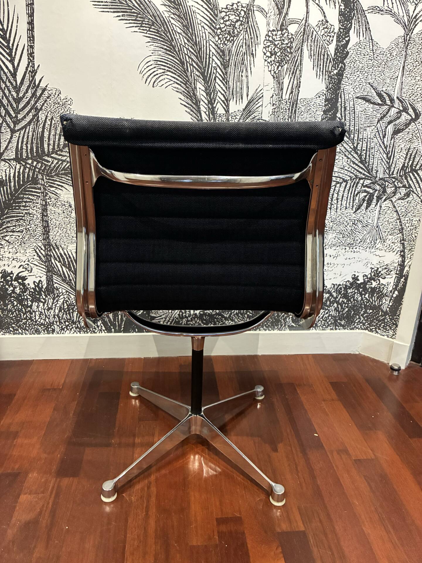 Fauteuil Herman Miller EA105