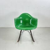 Fauteuil à bascule Eames Herman Miller RAR vert Kelly