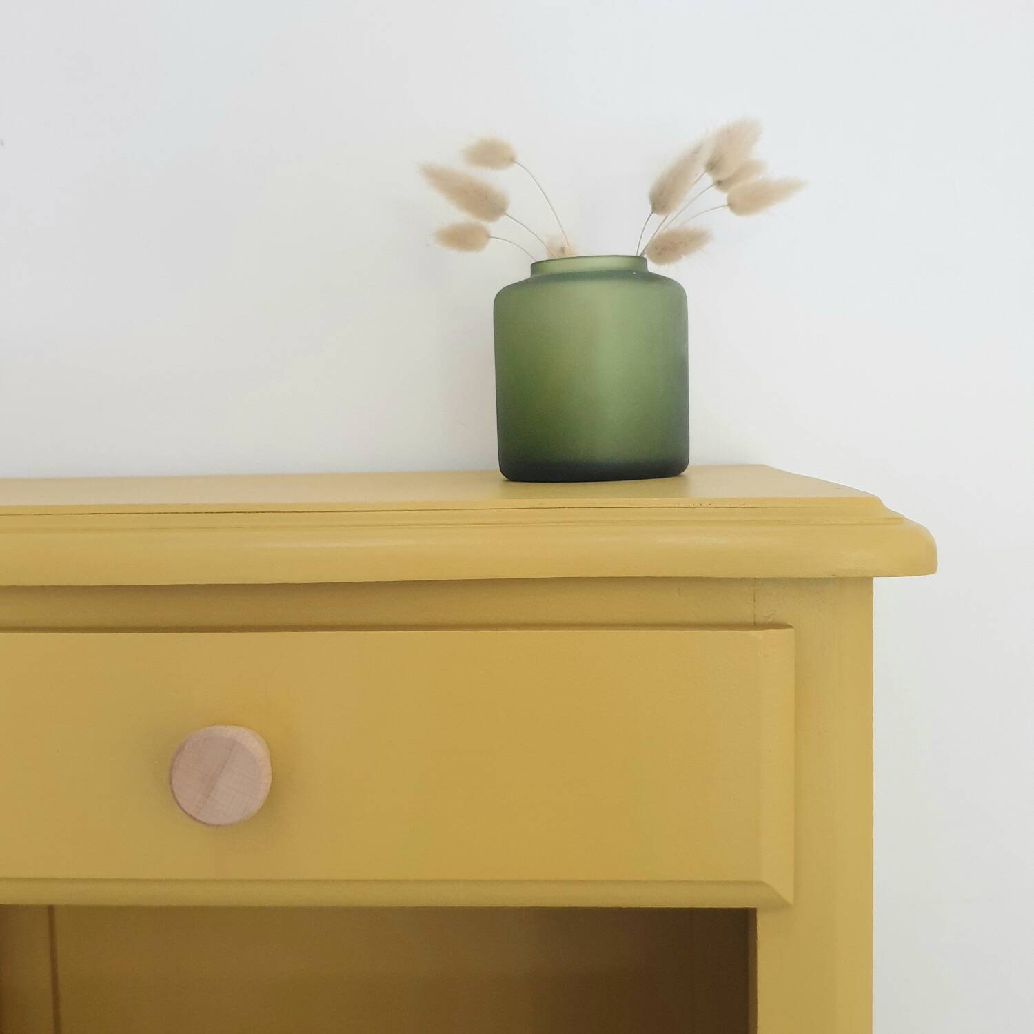 Bedside table/side cabinet