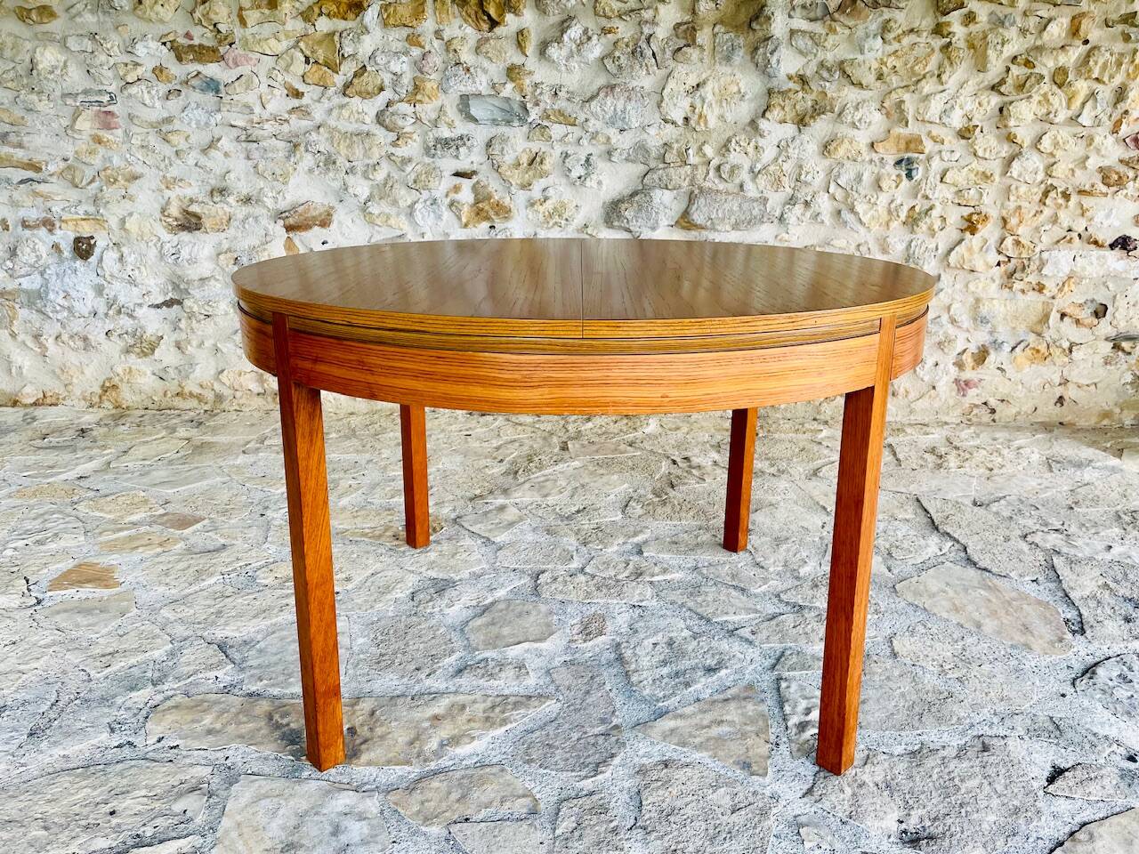 Extendable dining table in teak, butterfly extension by Van Pelt circa 1960.