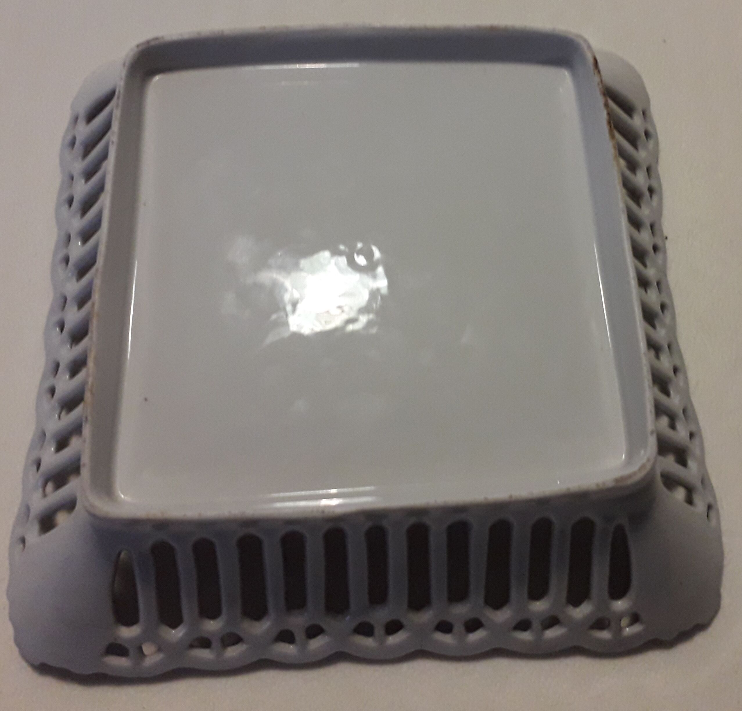 Fine porcelain fruit cup dish