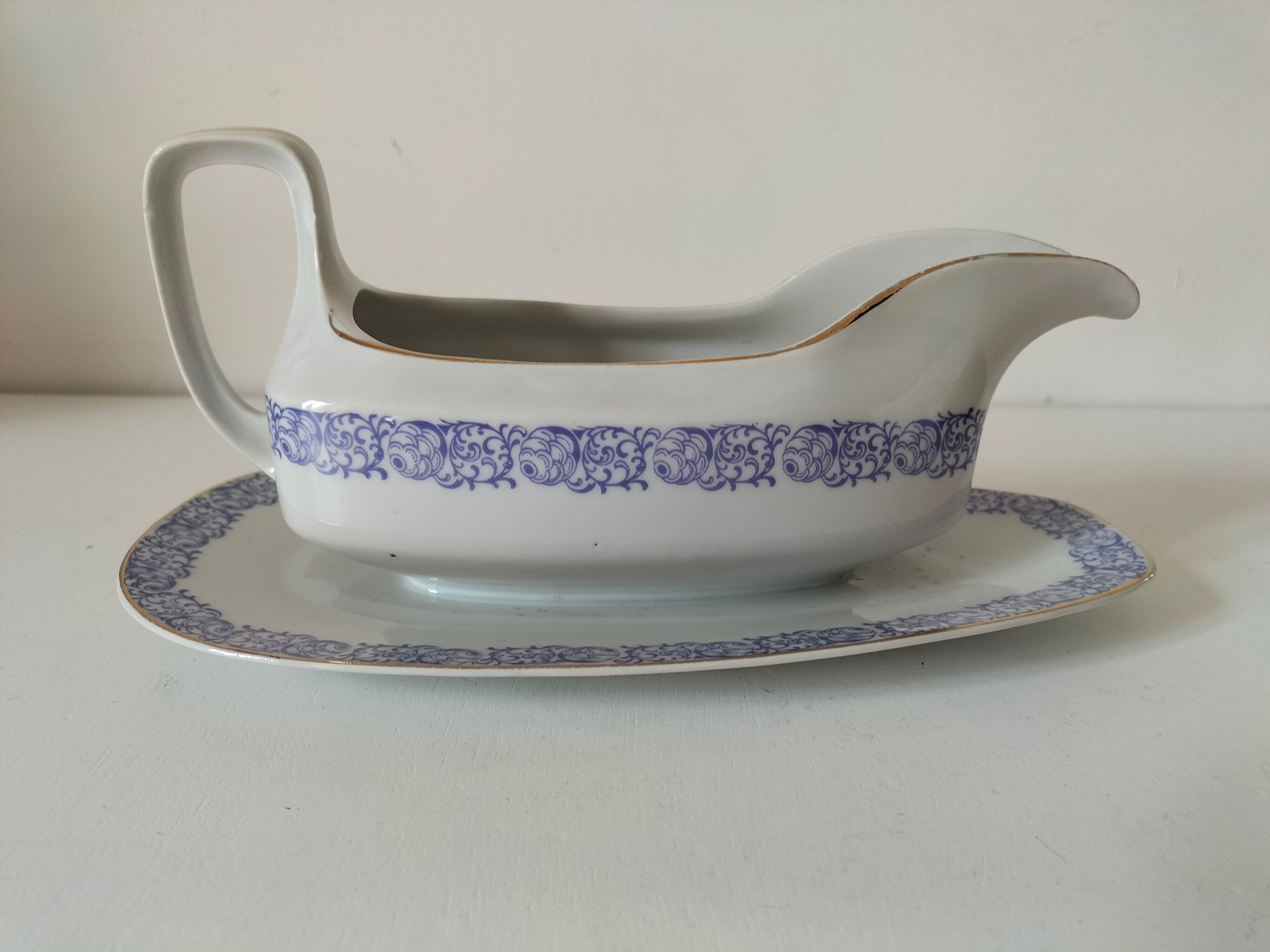 Bavaria H.J.Co porcelain sauce boat purple 1920–30