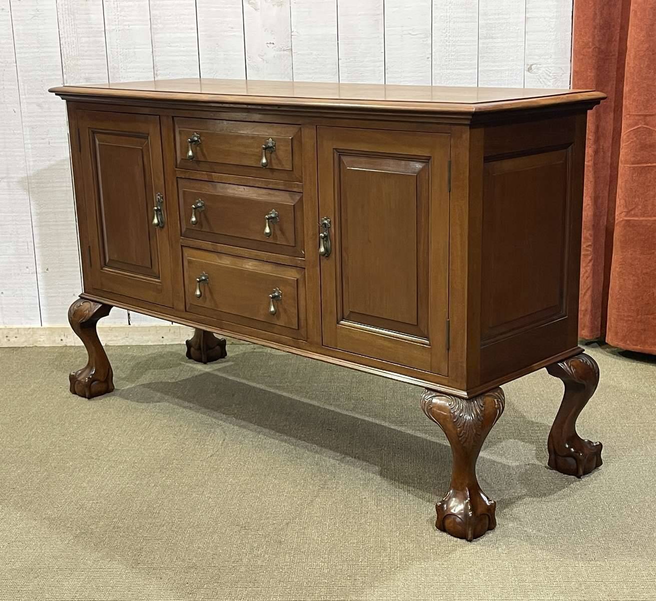 English enfilade from the early 20th century in mahogany.