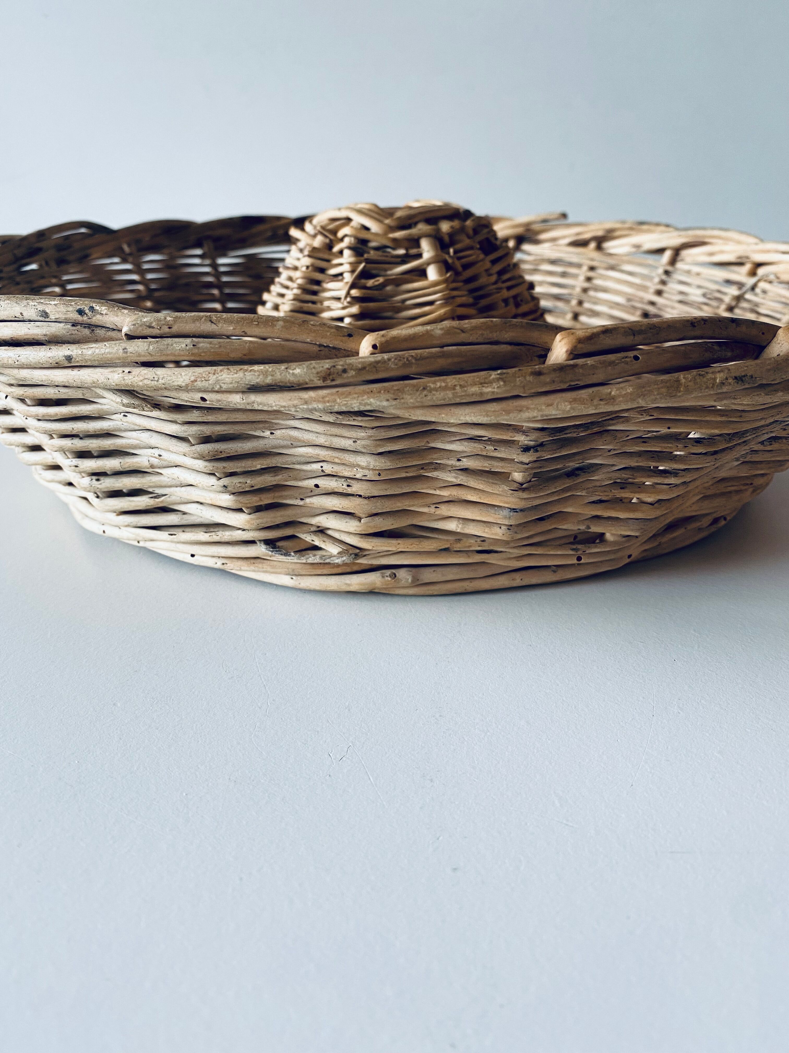 Old baker's panière