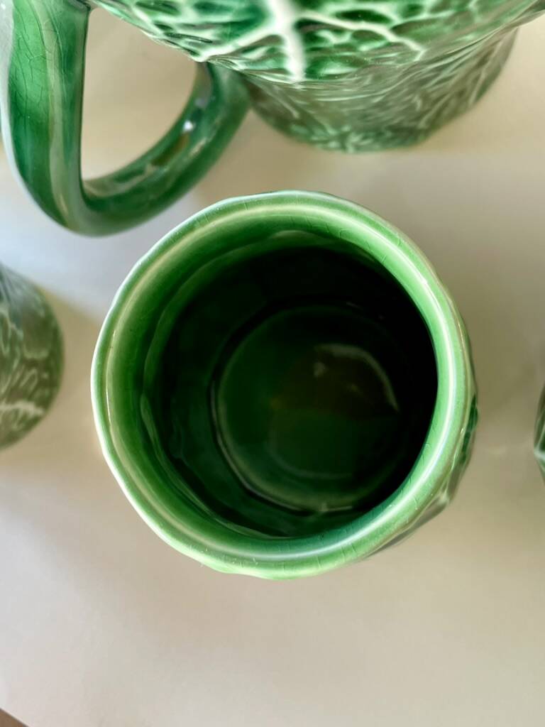 Service Vintage Années 70 – Carafe Majolica Verte + 6 Mugs Feuillage