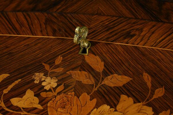 Petit Bureau de Dame en Palissandre, style Louis XV – 2ème Partie XIXe